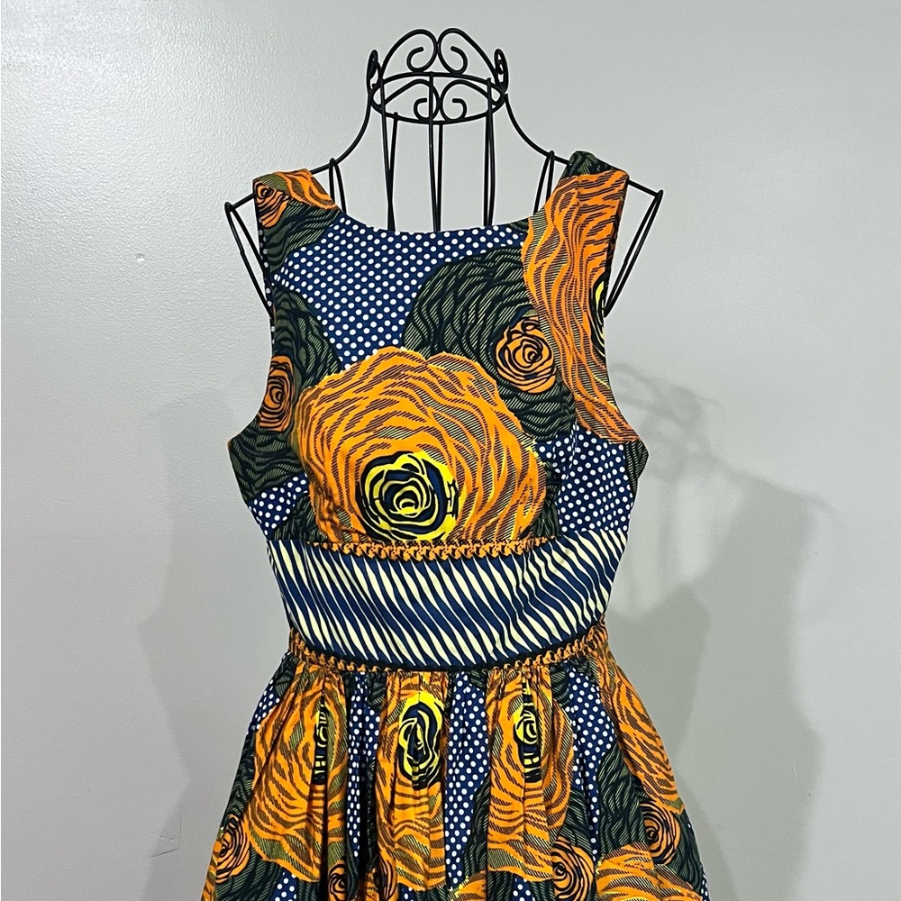 Anthropology dress. Size 4. Lined and beautifully designed. It has pockets!!